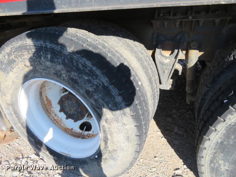 image for item DE6565 1996 International 8200 drilling rig truck