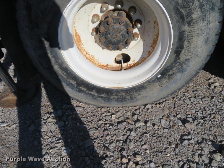 image for item DE6565 1996 International 8200 drilling rig truck