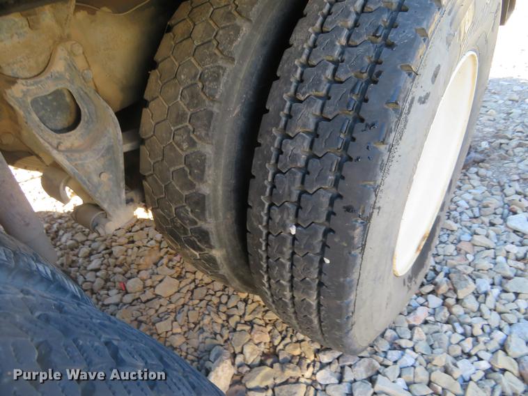 image for item DE6565 1996 International 8200 drilling rig truck