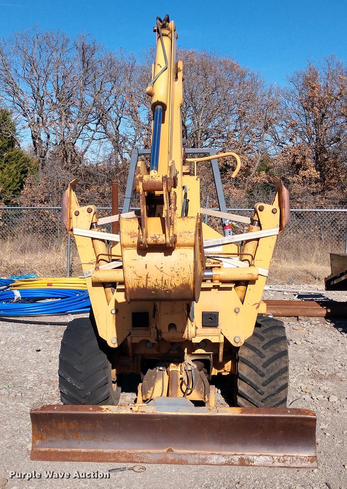 image for item DE6568 1999 Case 560 trencher