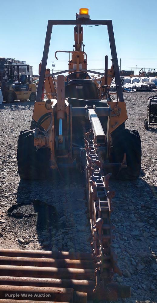 image for item DE6568 1999 Case 560 trencher