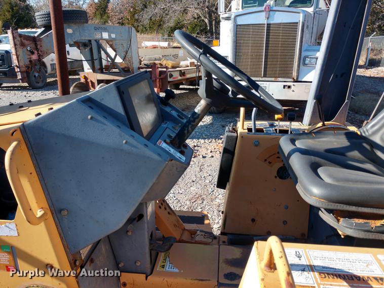 image for item DE6568 1999 Case 560 trencher