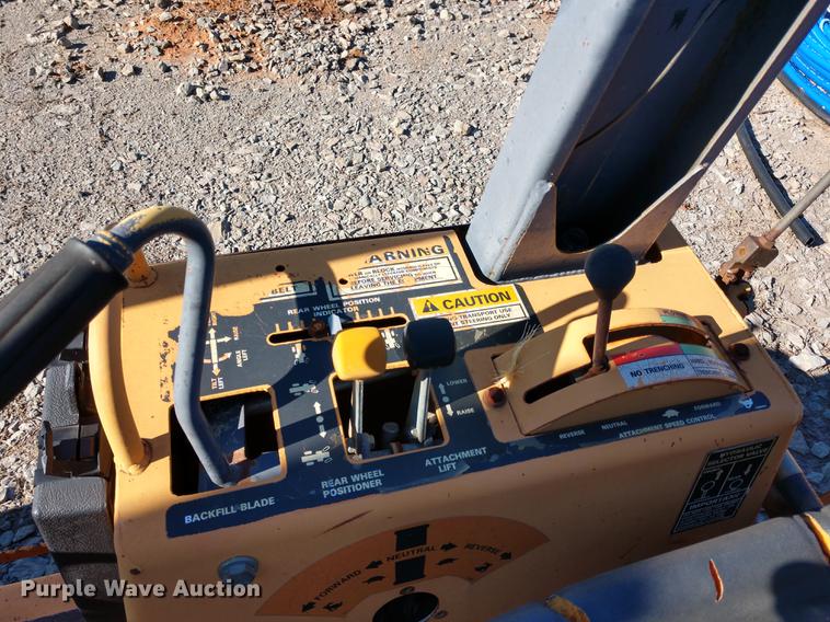 image for item DE6568 1999 Case 560 trencher