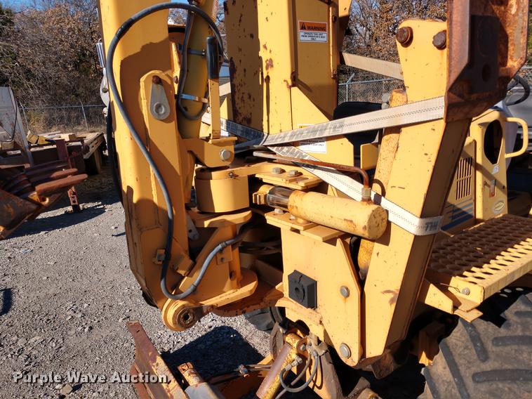 image for item DE6568 1999 Case 560 trencher