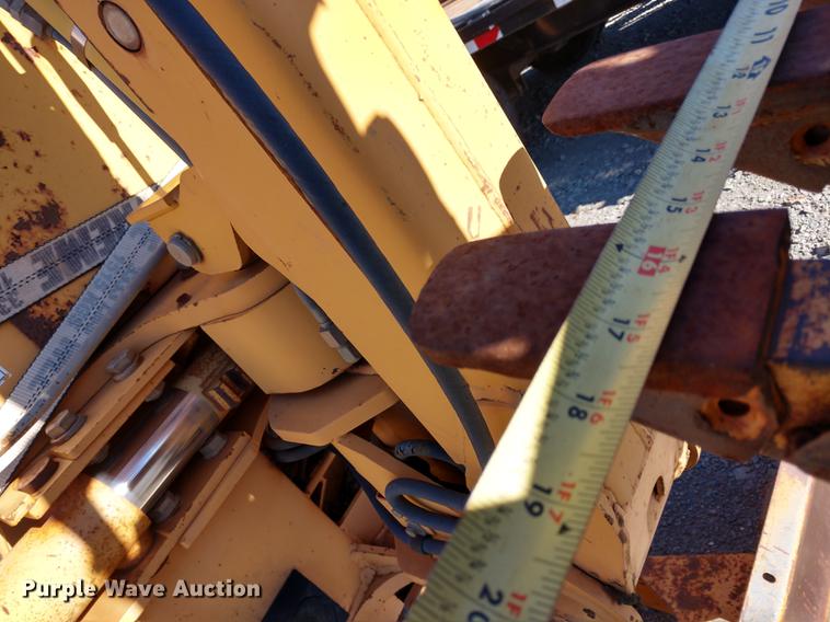 image for item DE6568 1999 Case 560 trencher