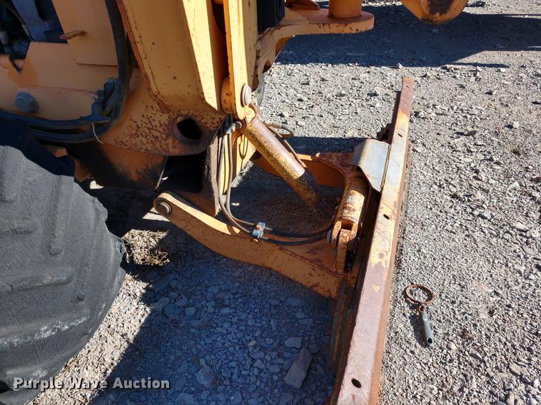 image for item DE6568 1999 Case 560 trencher