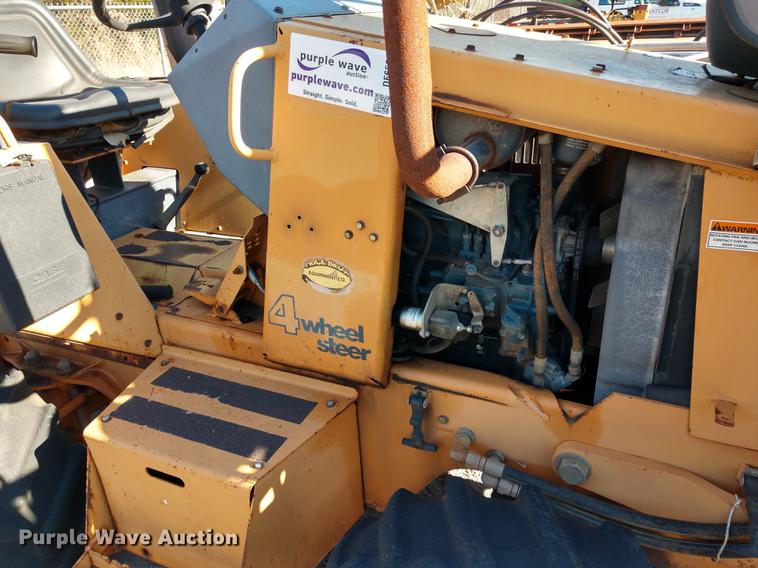 image for item DE6568 1999 Case 560 trencher