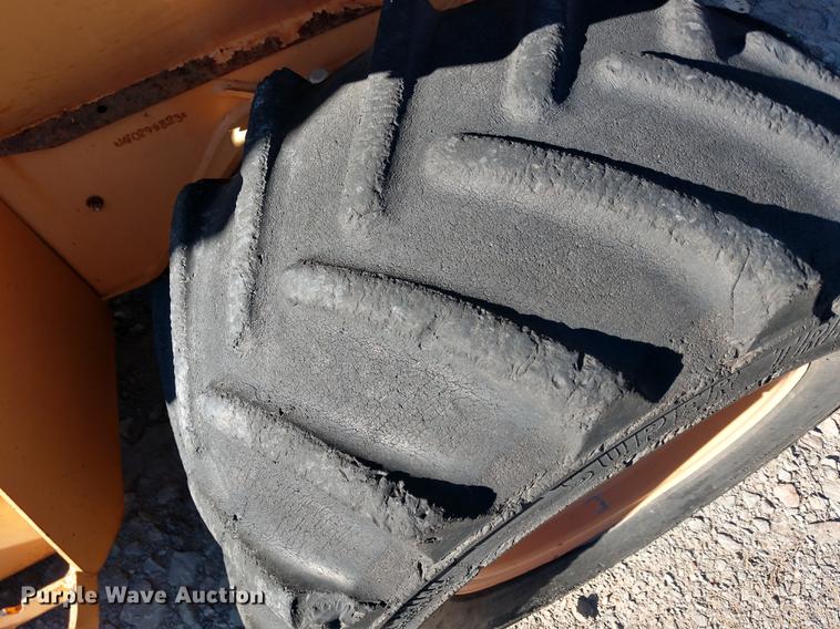 image for item DE6568 1999 Case 560 trencher