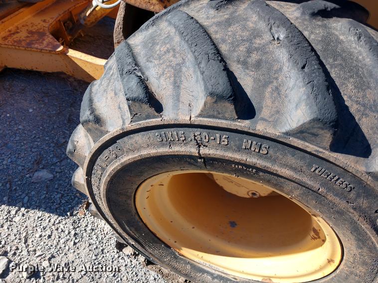 image for item DE6568 1999 Case 560 trencher