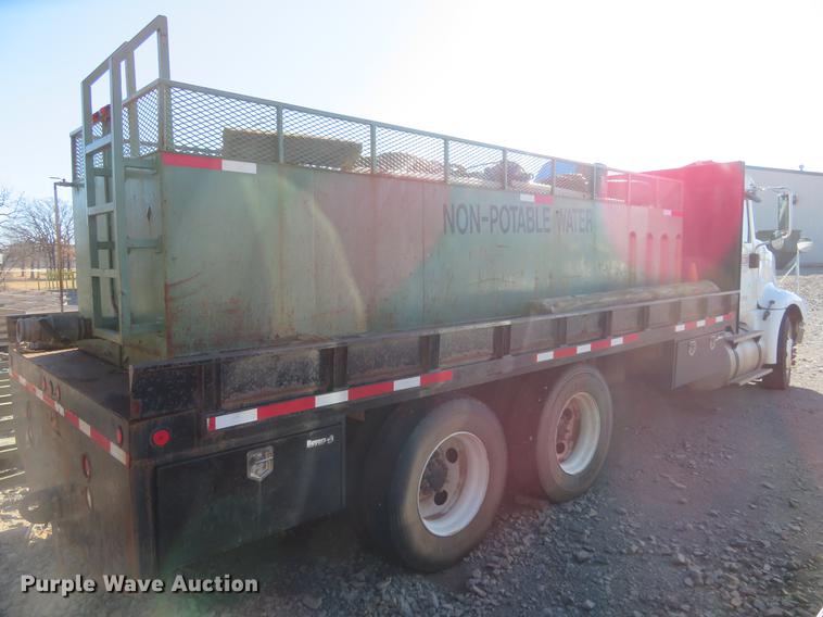 image for item DE6573 2005 International 9400i flatbed truck