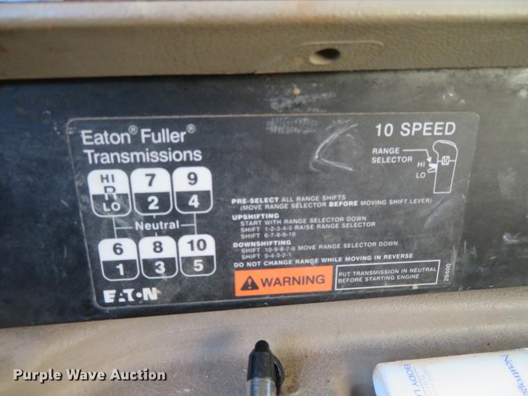 image for item DE6573 2005 International 9400i flatbed truck