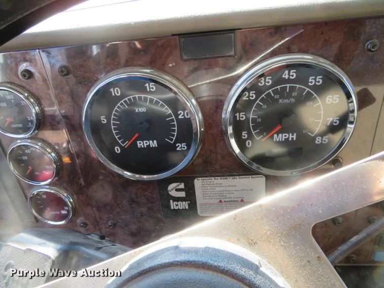 image for item DE6573 2005 International 9400i flatbed truck