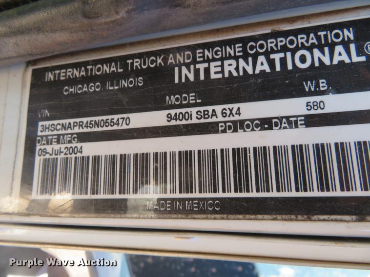 image for item DE6573 2005 International 9400i flatbed truck