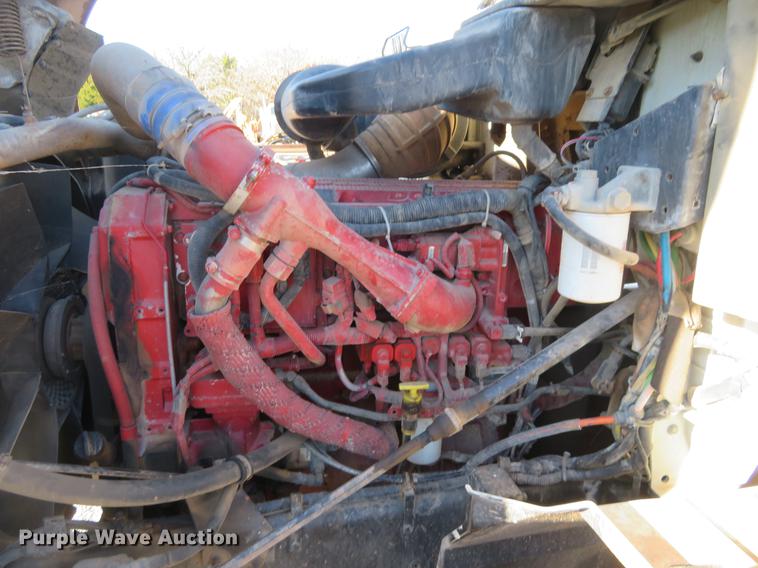 image for item DE6573 2005 International 9400i flatbed truck