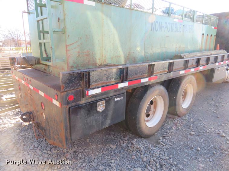 image for item DE6573 2005 International 9400i flatbed truck