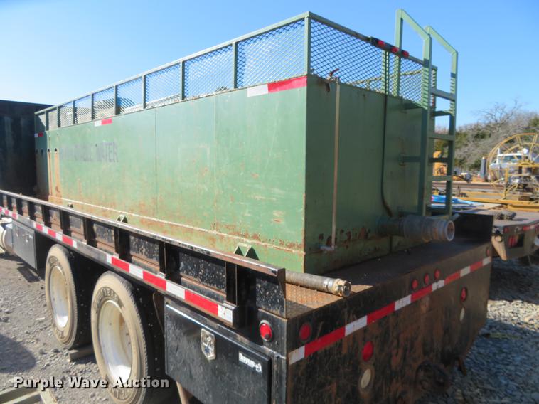 image for item DE6573 2005 International 9400i flatbed truck