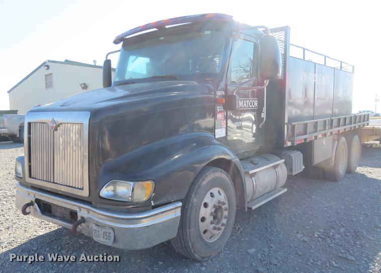 image for item DE6576 2005 International 9200i flatbed truck