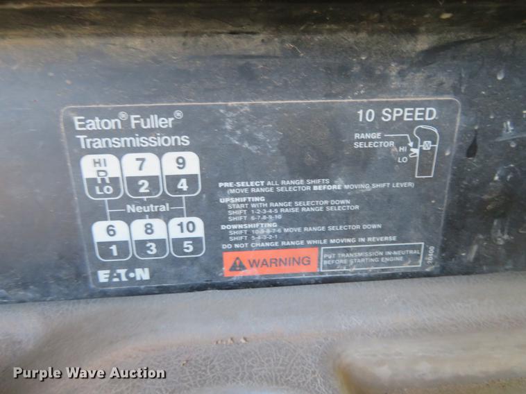 image for item DE6576 2005 International 9200i flatbed truck