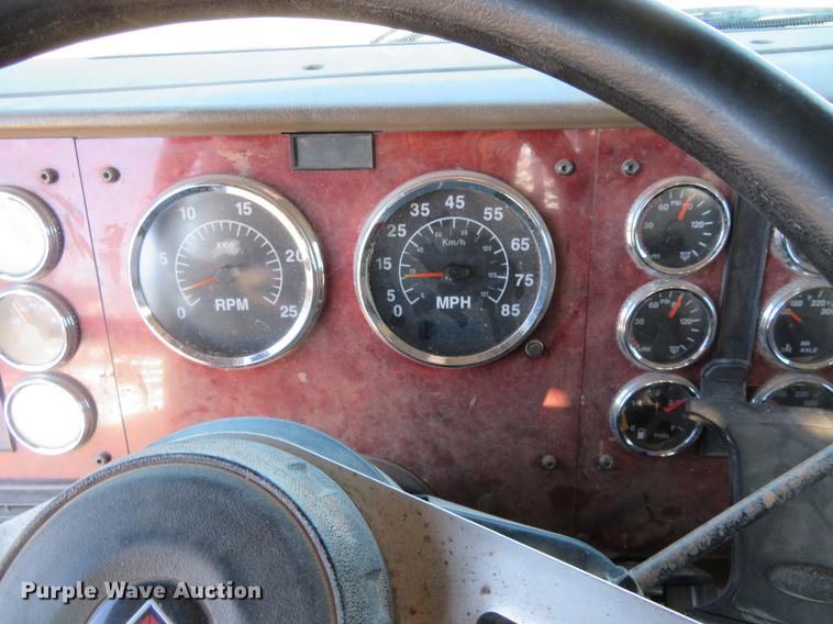 image for item DE6576 2005 International 9200i flatbed truck