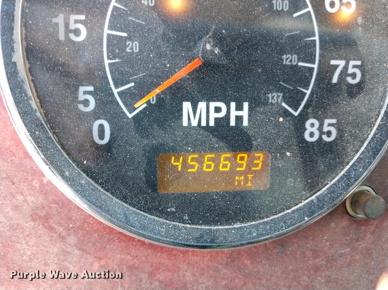 image for item DE6576 2005 International 9200i flatbed truck