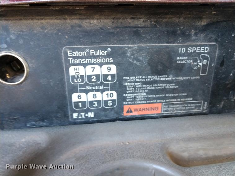 image for item DE6576 2005 International 9200i flatbed truck