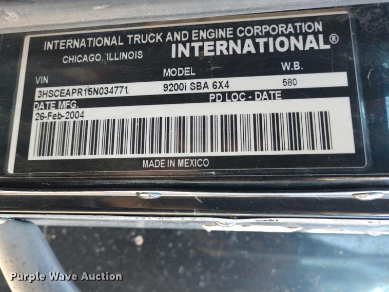 image for item DE6576 2005 International 9200i flatbed truck