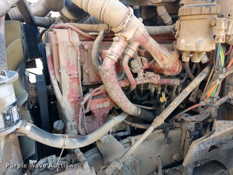 image for item DE6576 2005 International 9200i flatbed truck