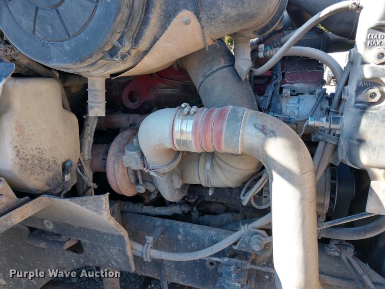 image for item DE6576 2005 International 9200i flatbed truck