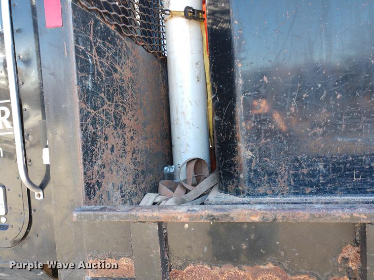 image for item DE6576 2005 International 9200i flatbed truck