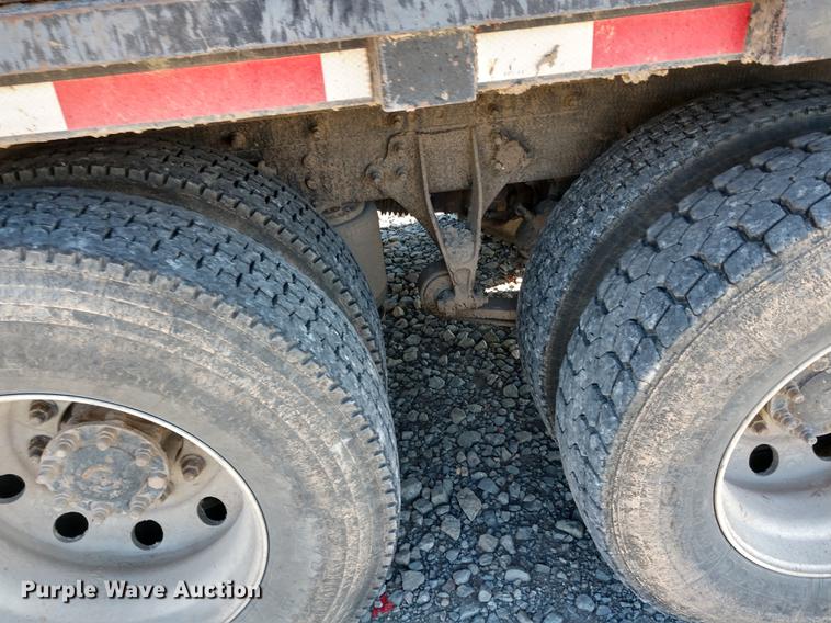 image for item DE6576 2005 International 9200i flatbed truck