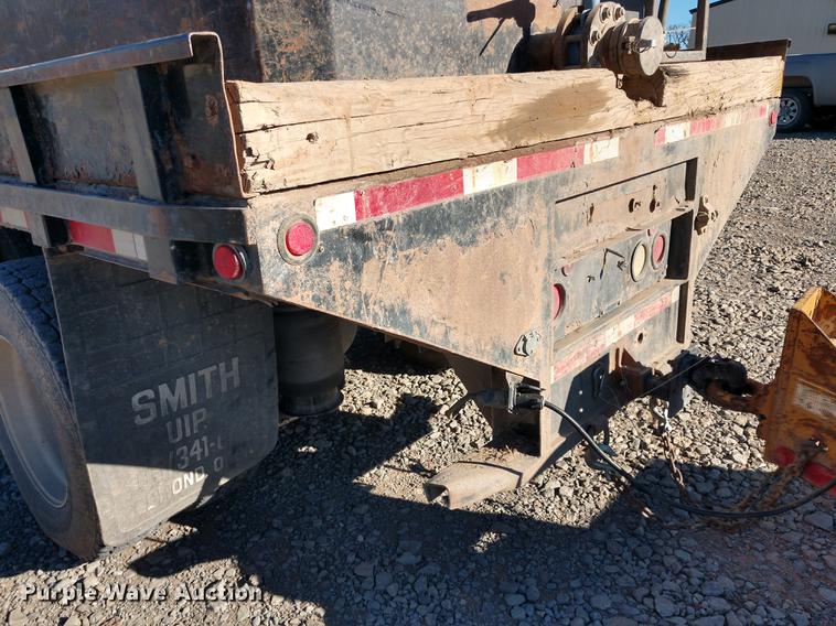 image for item DE6576 2005 International 9200i flatbed truck
