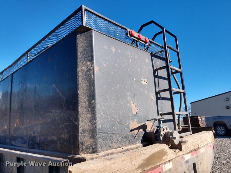 image for item DE6576 2005 International 9200i flatbed truck