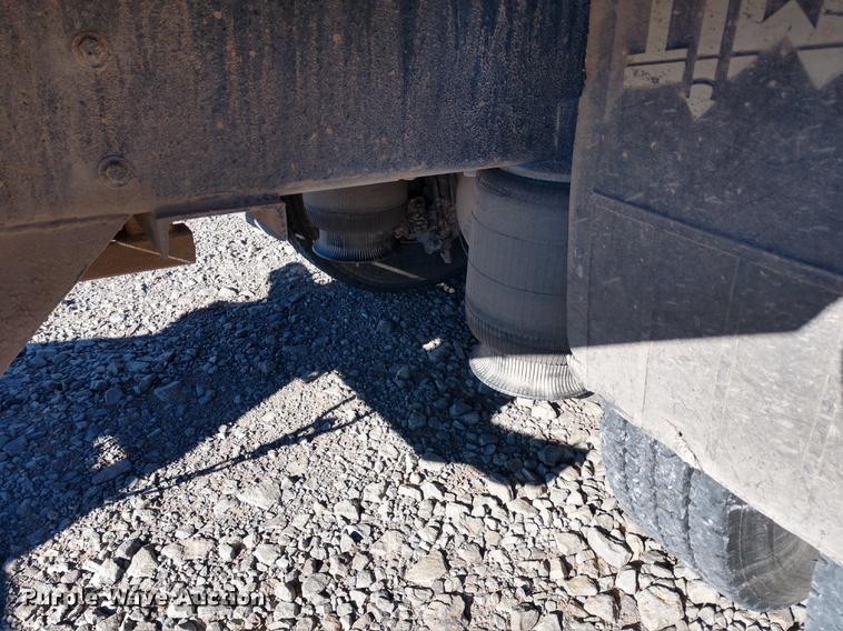 image for item DE6576 2005 International 9200i flatbed truck