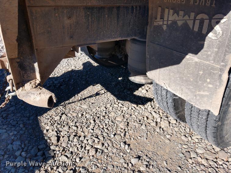 image for item DE6576 2005 International 9200i flatbed truck