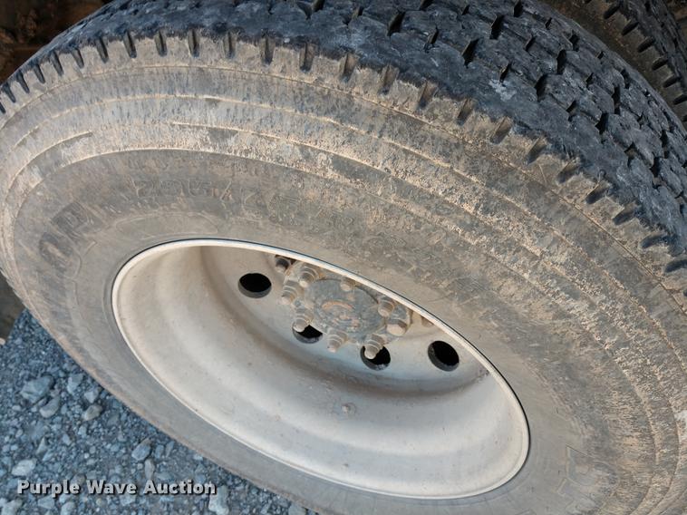 image for item DE6576 2005 International 9200i flatbed truck