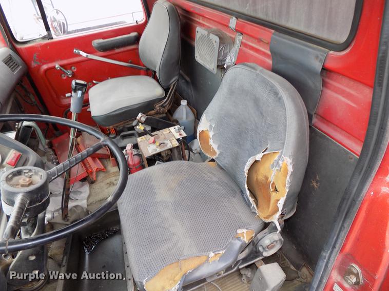 image for item DE7547 1987 Ford L8000 dump truck