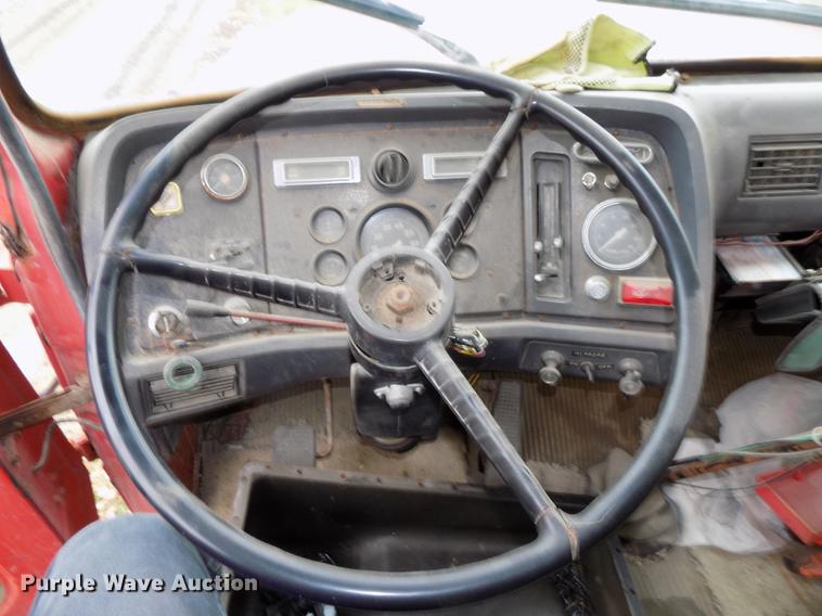 image for item DE7547 1987 Ford L8000 dump truck