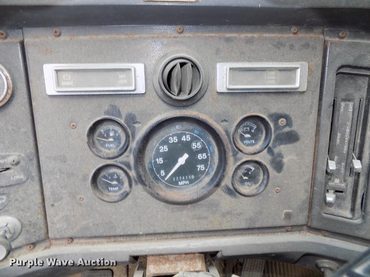 image for item DE7547 1987 Ford L8000 dump truck