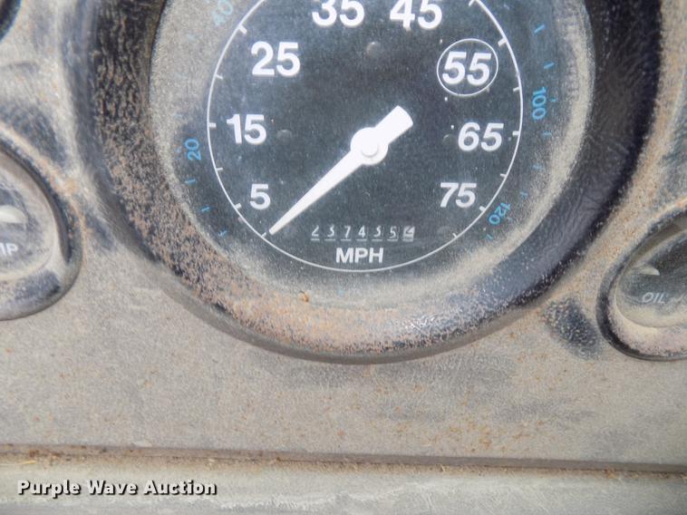 image for item DE7547 1987 Ford L8000 dump truck