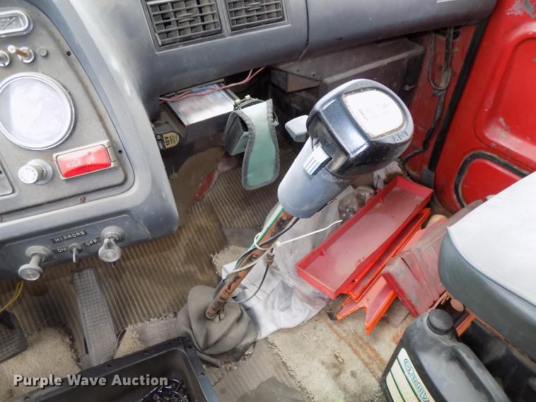 image for item DE7547 1987 Ford L8000 dump truck