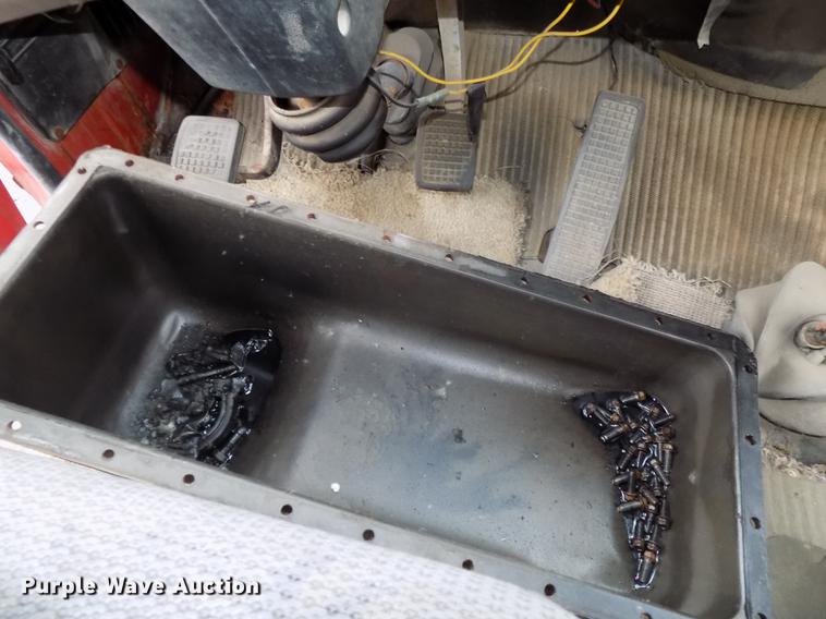 image for item DE7547 1987 Ford L8000 dump truck