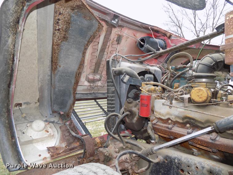 image for item DE7547 1987 Ford L8000 dump truck