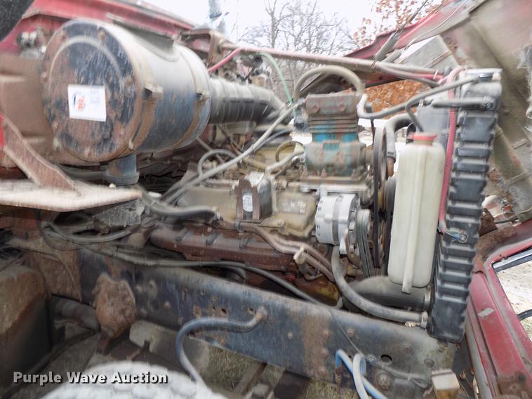 image for item DE7547 1987 Ford L8000 dump truck