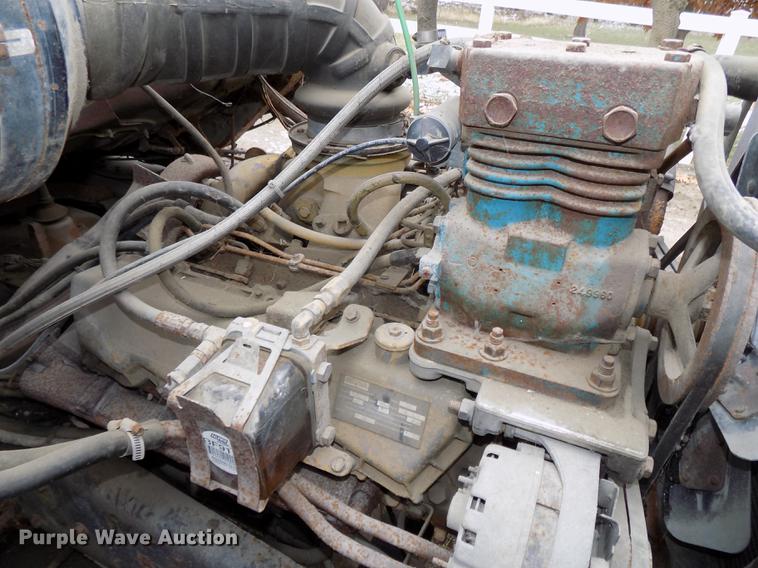 image for item DE7547 1987 Ford L8000 dump truck