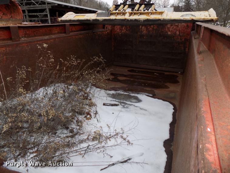 image for item DE7547 1987 Ford L8000 dump truck