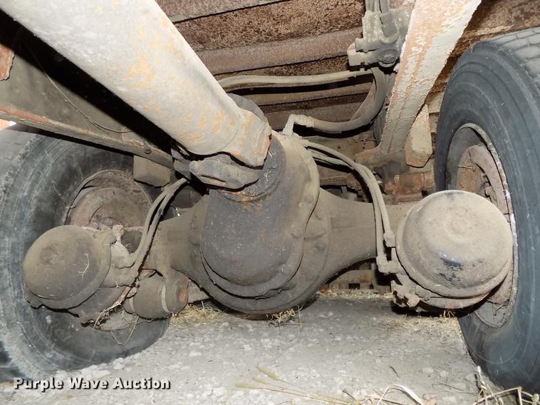 image for item DE7547 1987 Ford L8000 dump truck