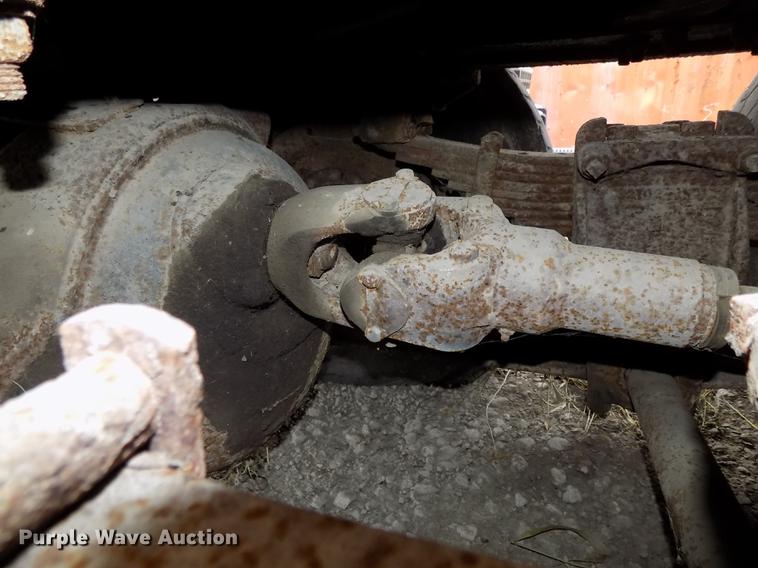 image for item DE7547 1987 Ford L8000 dump truck