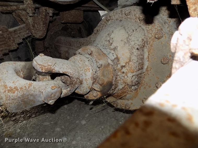 image for item DE7547 1987 Ford L8000 dump truck