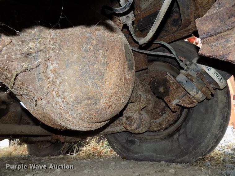 image for item DE7547 1987 Ford L8000 dump truck