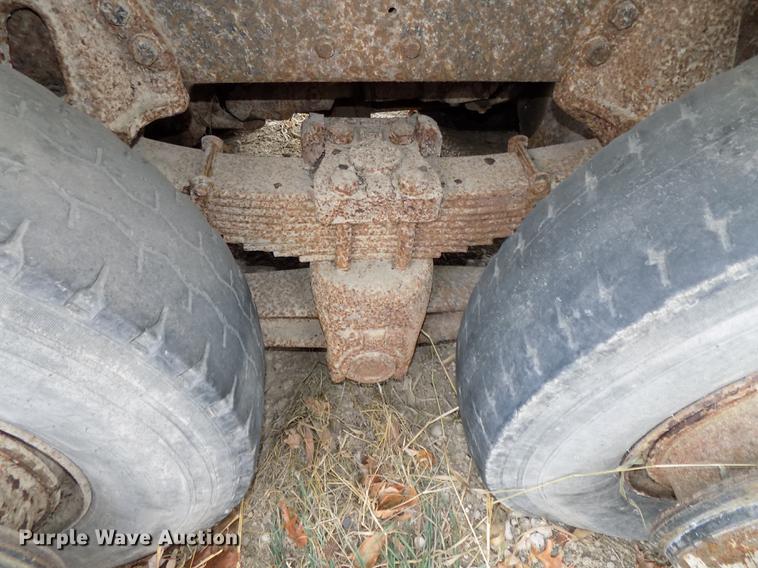 image for item DE7547 1987 Ford L8000 dump truck